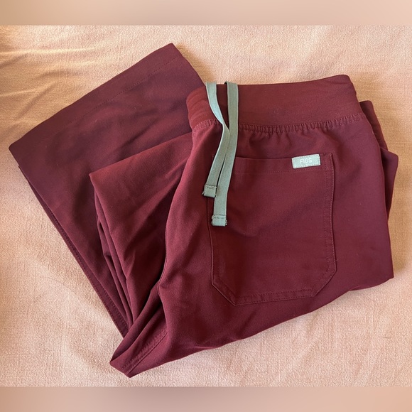 FIGS-Burgundy Livingston Basic Scrub pant-medium petite - Picture 2 of 2